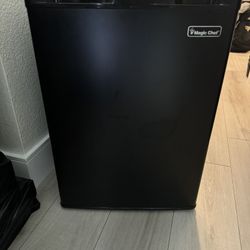 Mini fridge 