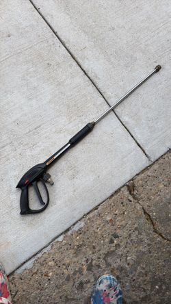 Pressure washer wand and nozzles