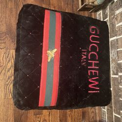 Designer dog bed Gucchewi - Gucci style