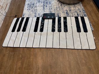 FAO Schwartz Piano Mat