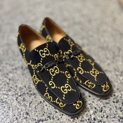 Gucci GG Loafers – Black/Gold – Size 9