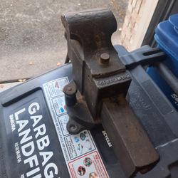 Vintage Prentiss 19 Swivel Base Vise