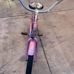 bike for girls aged 6 to 12 in excellent condition.
