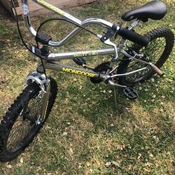 Mongoose Chrome Jump Bike 20 Inch for Sale in Garfield Heights