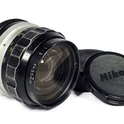 Nikon Nikkor-O Auto 35mm f/2 Wide Angle Lens w/ Nikon Caps