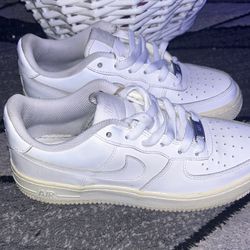 White Nike Air Forces With Shoe Box 