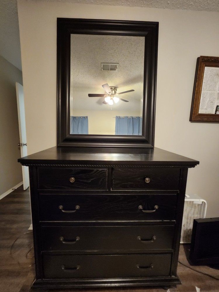 Dresser with Mirror And Nightstand 