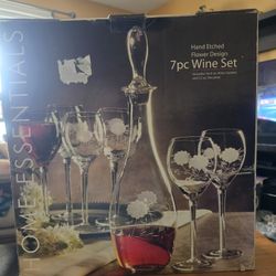 🆕️ 7 PIECE WINE SET WITH HAND ETCHED FLOWER.  6 WINE GOBLETS AND A WINE DECANTER. RETAILS $49.99