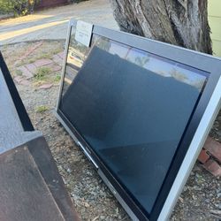 Free TV and dresser/armoire