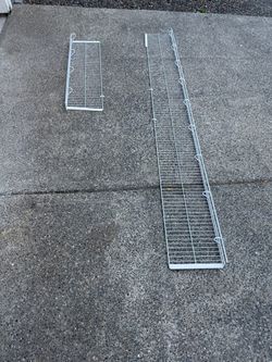 Closet wire shelf