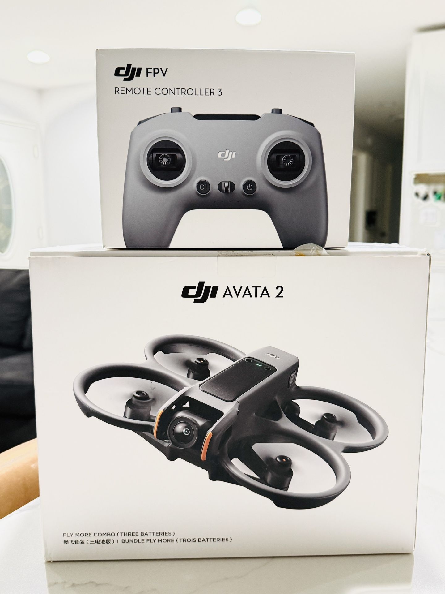 DJI Avata 2 FPV Drone with Goggles 3 & 3-Battery Fly More Combo & DJI ...