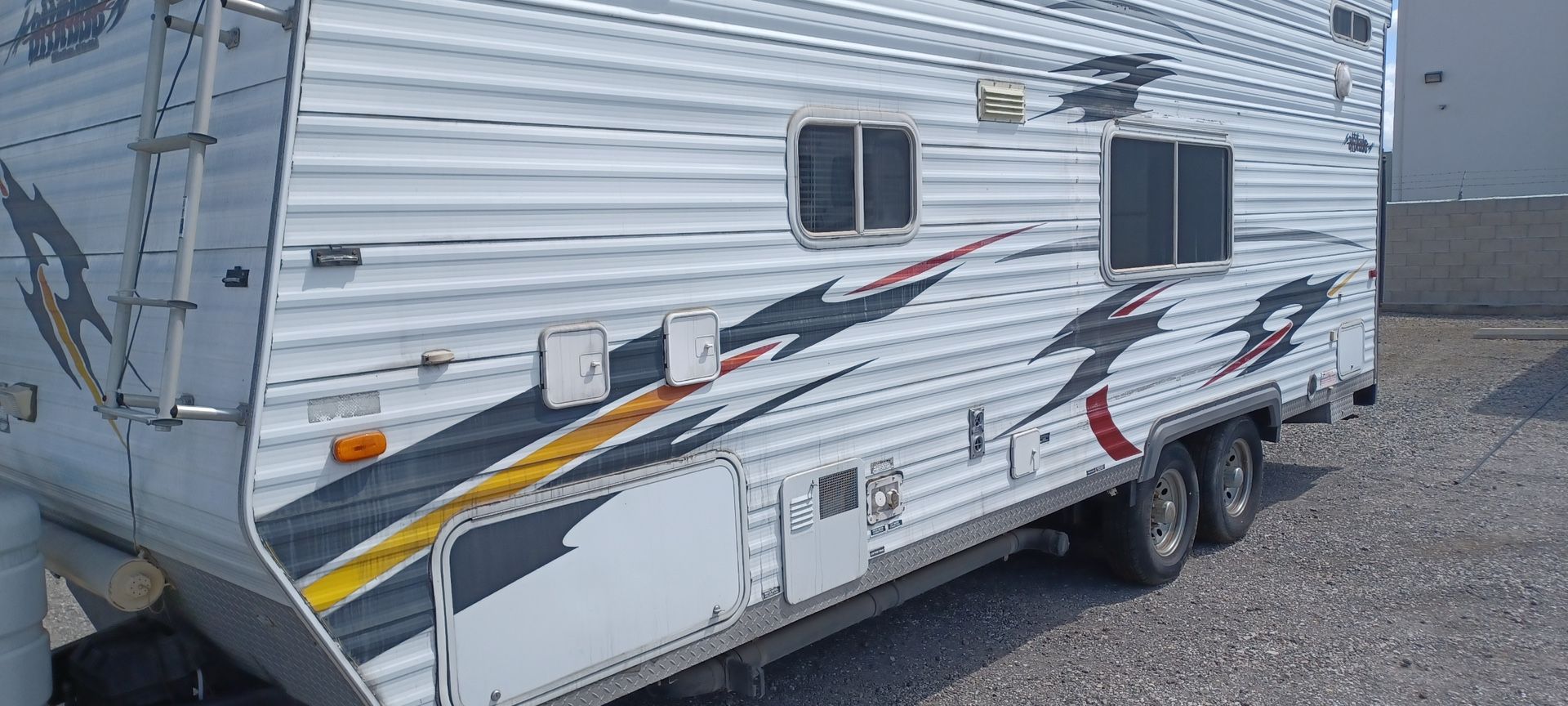 23’ Attitude Toy Hauler