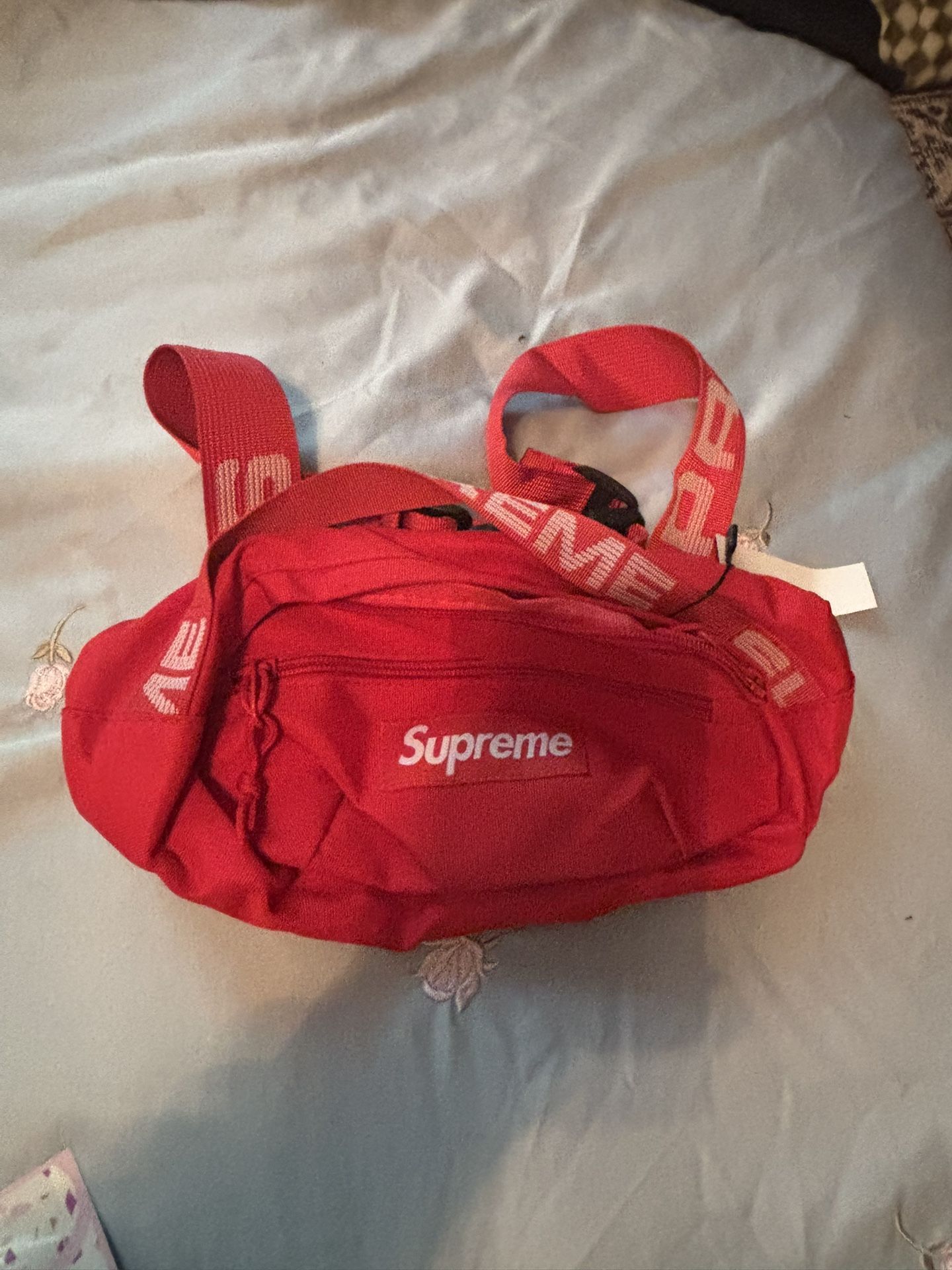 LOW PRICE MOVING- RARE SUPREME FANNY PACK