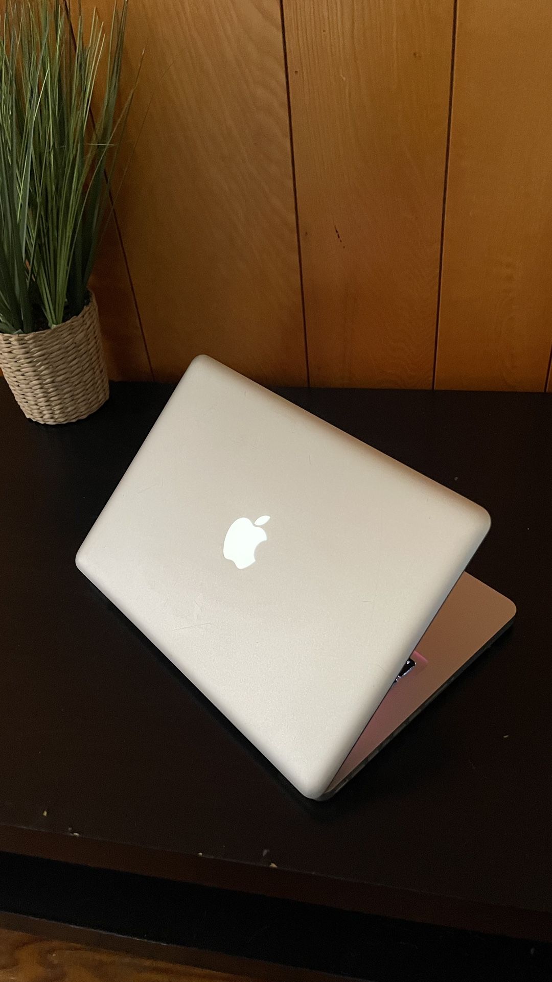Apple MacBook Pro 13” I5/8GB/256GB SSD $140