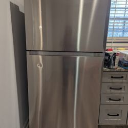 Samsung Refrigerator MUST GO By Sunday Before 10am. MOVING 