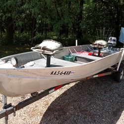 Very Nice Custom 16ft LOWE 2 Camaflouge Seats  JOHN BOAT & Trailer with a 25 Hp Evinrude Motor