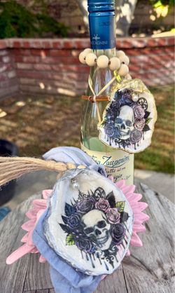 Handmade oyster shell ornaments – Gothic skulls/Halloween decor/host hostess gift