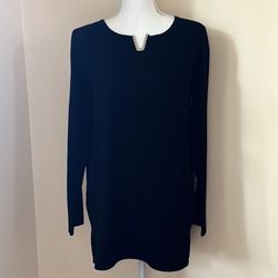 Cable & Gauge Tunic Top V-neck with Gold-tone Rhinestone Plaque; Black, Size L