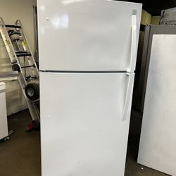 Kenmore Apartment Size Top Freezer Refrigerator Gloss White 