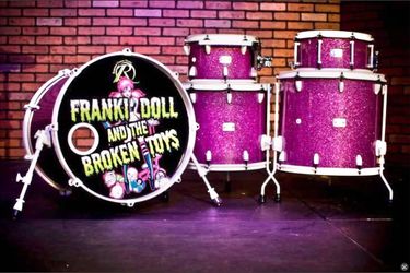 Response Custom Drums Boutique Set Kit Purple Sparkle Over Maple Wood Shells. 12" rack tom. 16" and 18" Floor toms. 22" bass drum and 13" snare drum. 
