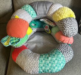 Baby seat/ tummy time pillow