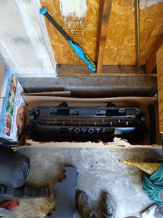 New 2012-2015 Toyota Tacoma Grill
