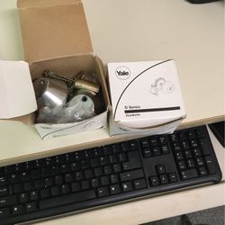 Deadbolts Locks Yale Brand New With 2 Keys