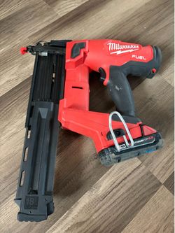 Milwaukee 18 GA Brad nailer