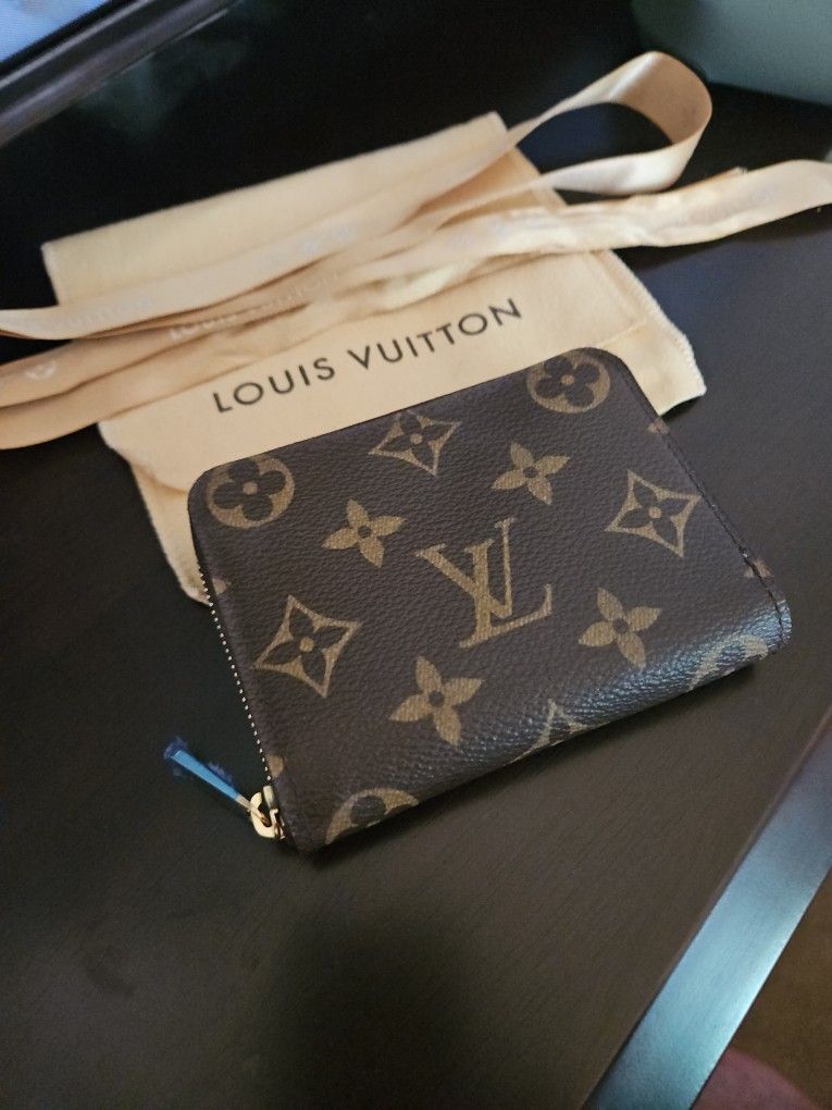 Louis Vuitton Zippy Wallet /pouch
