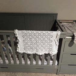 Graco Hadley 5-in-1 Crib + Changing Table + Storage Drawer