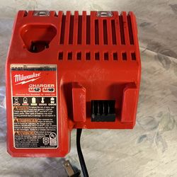 Milwaukee 12 M and 18 M battery charger