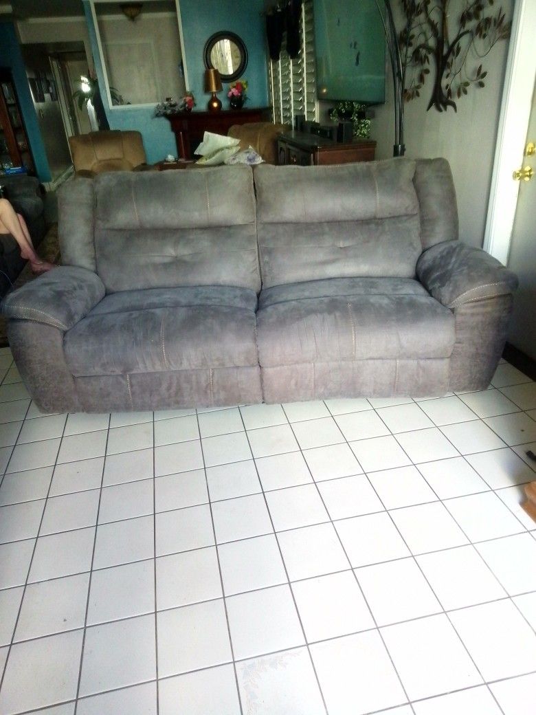 Reclining Sofa Set With Cup Holder Console