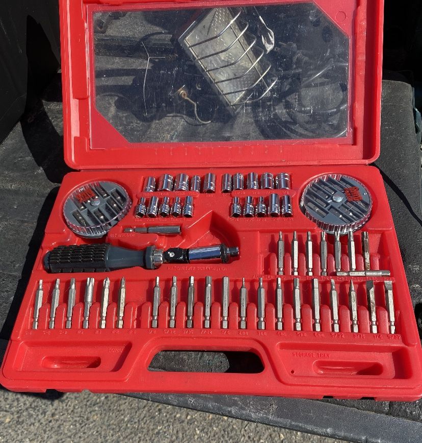 Ohio Forge 75-piece ratcheting screwdriver and power bit set May be missing call Paul pick up only located in Orting Tools, socket set