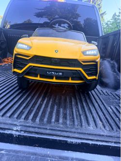 Lamborghini Urus with controller and bluetooth