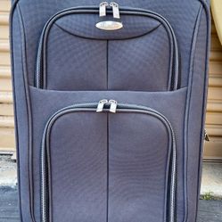 Samsonite Carry On - Like New Condition