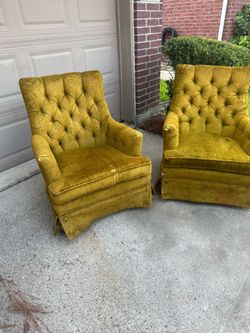 A PAIR OF VINTAGE MID CENTURY FAIRFIELD VELVET TUFT BACK CHAIRS PICK UP AT 16800 Amy Ridge 77053 EXCELLENT FOR RESTORATION