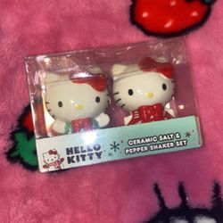 Hello Kitty Christmas Shaker Set