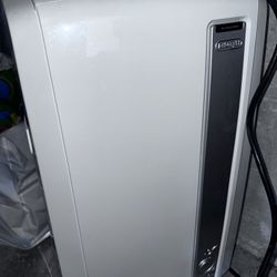 De'Longhi PAC-AN120EW portable air conditioner.