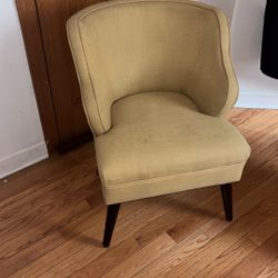 Like Accent Chair As Seen In Pictures Needs A Cleaning 