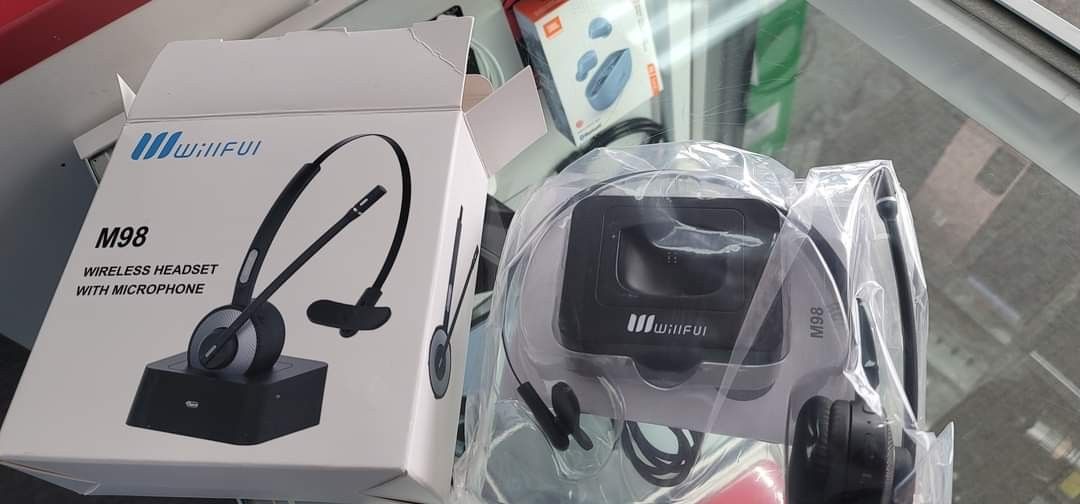 WIRELESS BLUETOOTH HEADSET WITH MIC