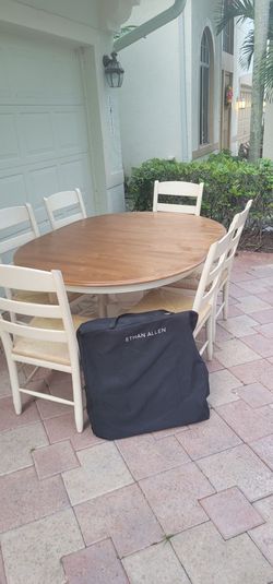 Ethan Allen solid wood farmhouse dining table set with custom leather table pad. Se Habla Español