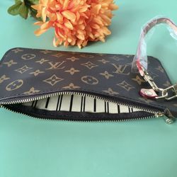 Wristlet 