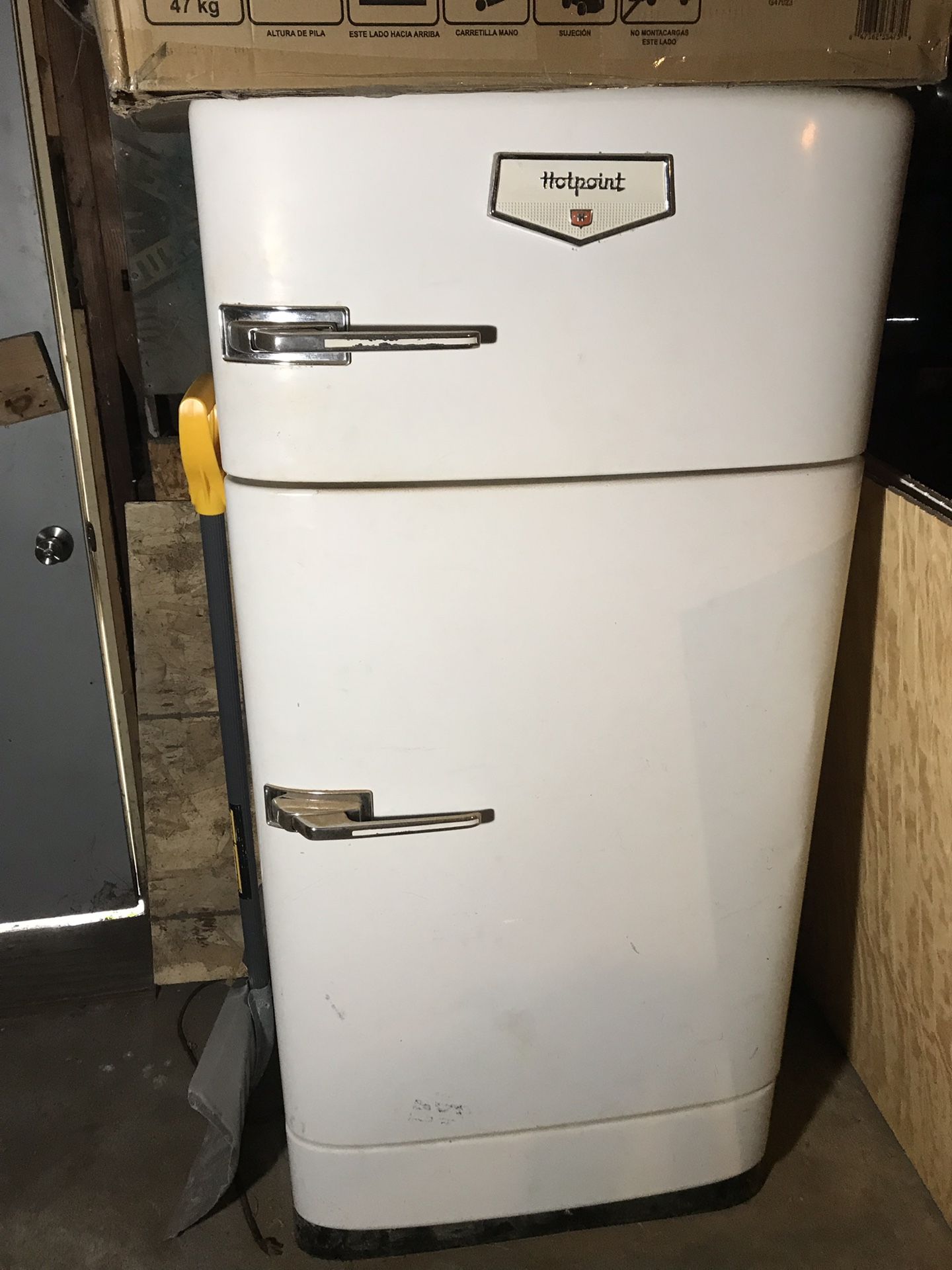 Vintage 1920’s Hotpoint refrigerator