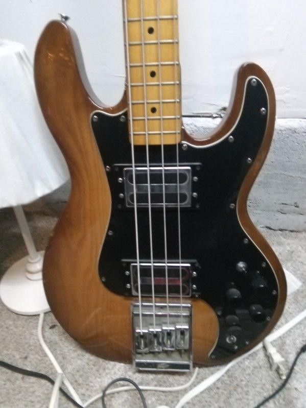 1980 Peavey T40 Bass Guitar