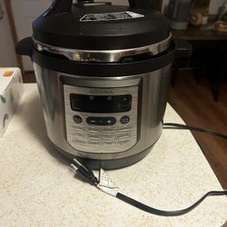 Insignia Pressure Cooker 8QT