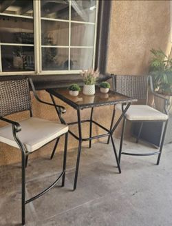 3pc Patio or balcony set/outdoor Furniture/2 Barstools and table set/Cash Only