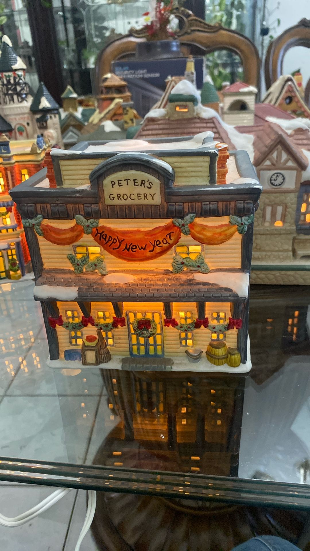 CHRISTMAS VILLAGE CON LUZ Height7”Inch X 6 “ Inch Width