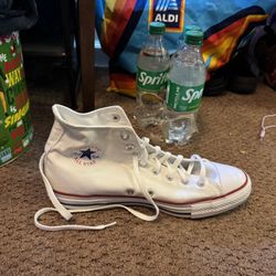 Men’s Size 10  White Converse 