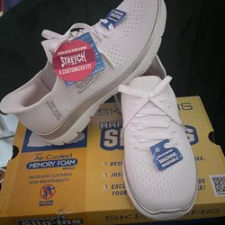 SKECHERS SIZE 5.5
