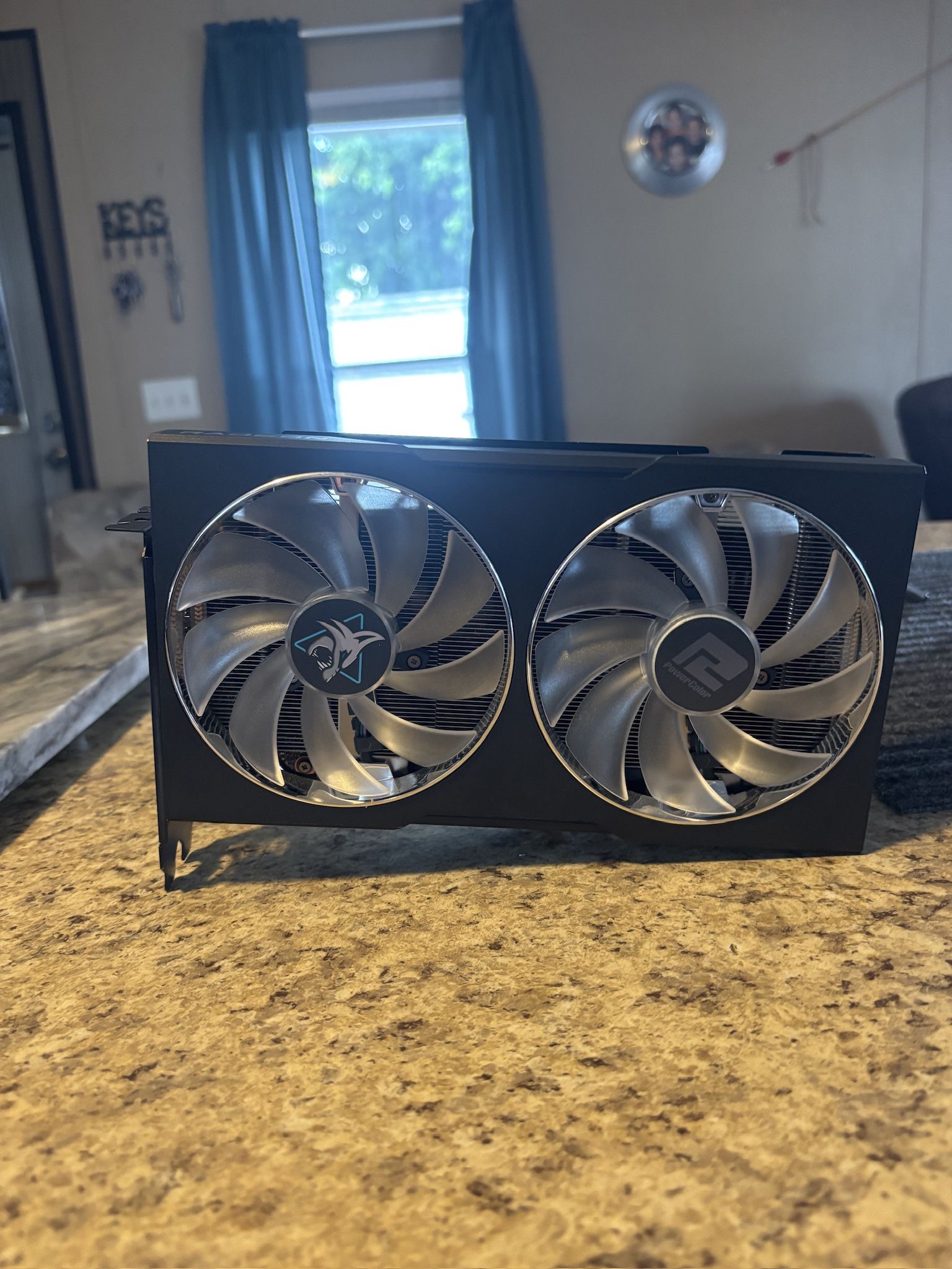 HellHound AMD Radeon RX 7600 8GB